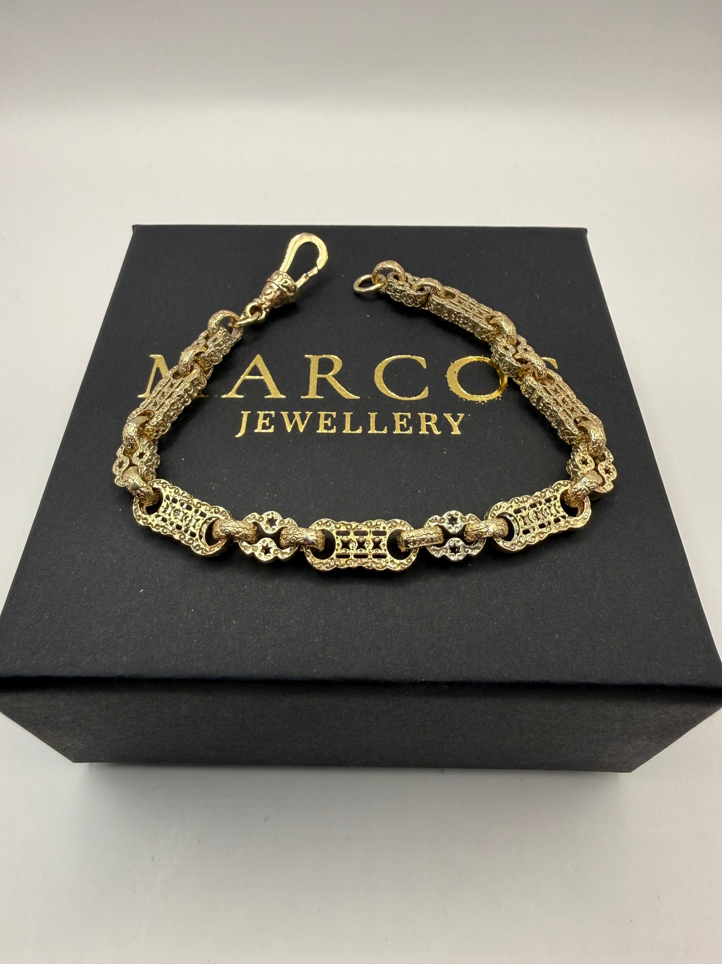 9ct Gold Stars & Bars Bracelet 8.5" 7mm 21.86g