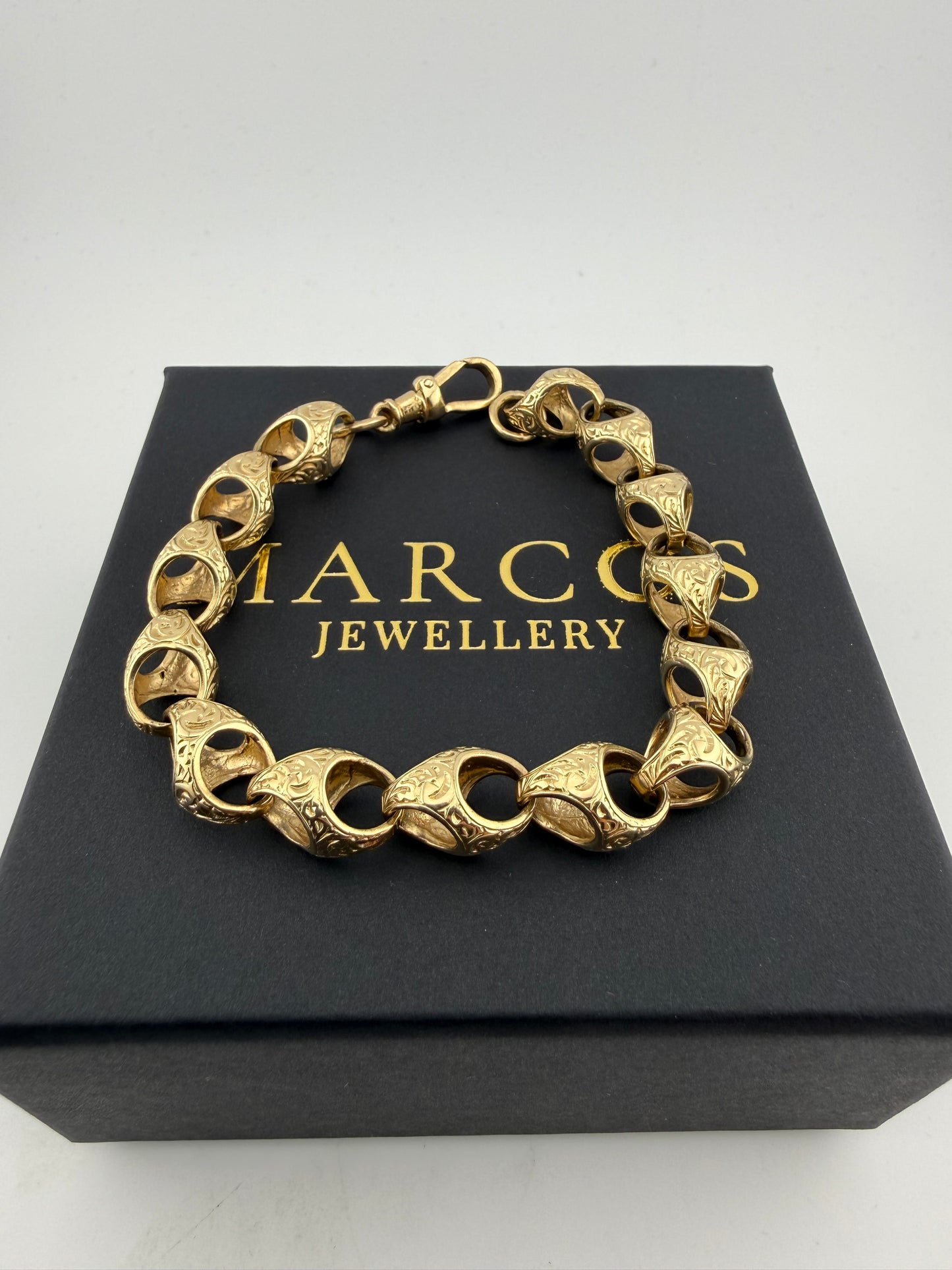 9ct Gold Acorn Bracelet 9" 10mm 30g £1450