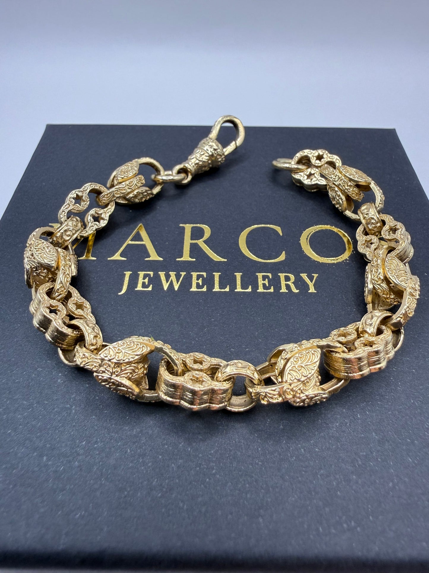 9ct Gold Curb Stars & Tulip Bracelet 8" 9mm 27.5g