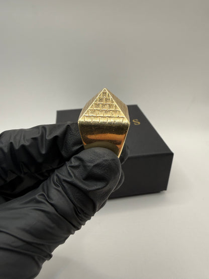 9ct Gold Pyramid Ring Size Z 29.1g