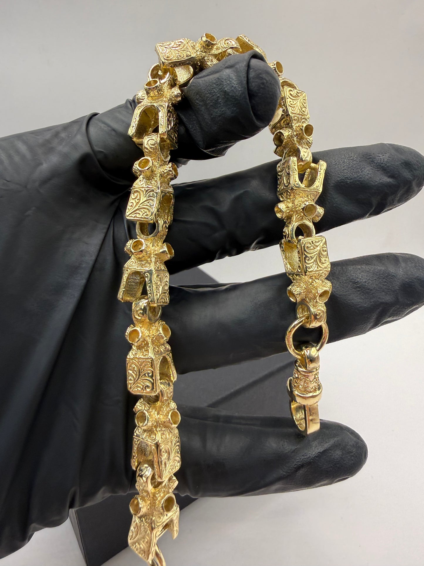 9ct Gold Lego Bracelet 9.5" 11mm 48g