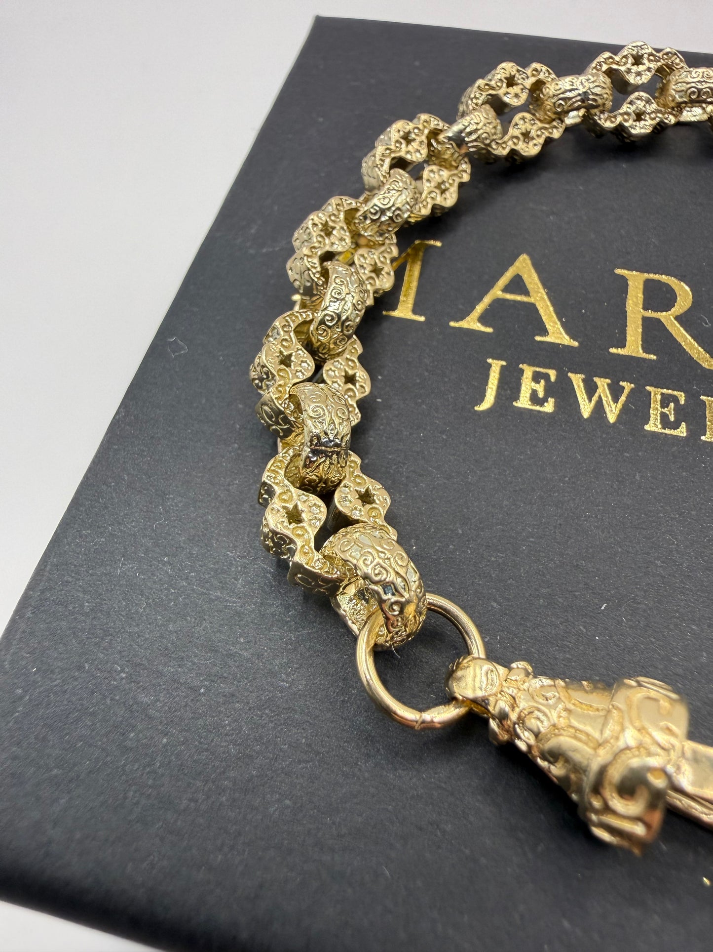 9ct Gold Stars & Belcher Bracelet 8.75" 9mm 26.96g