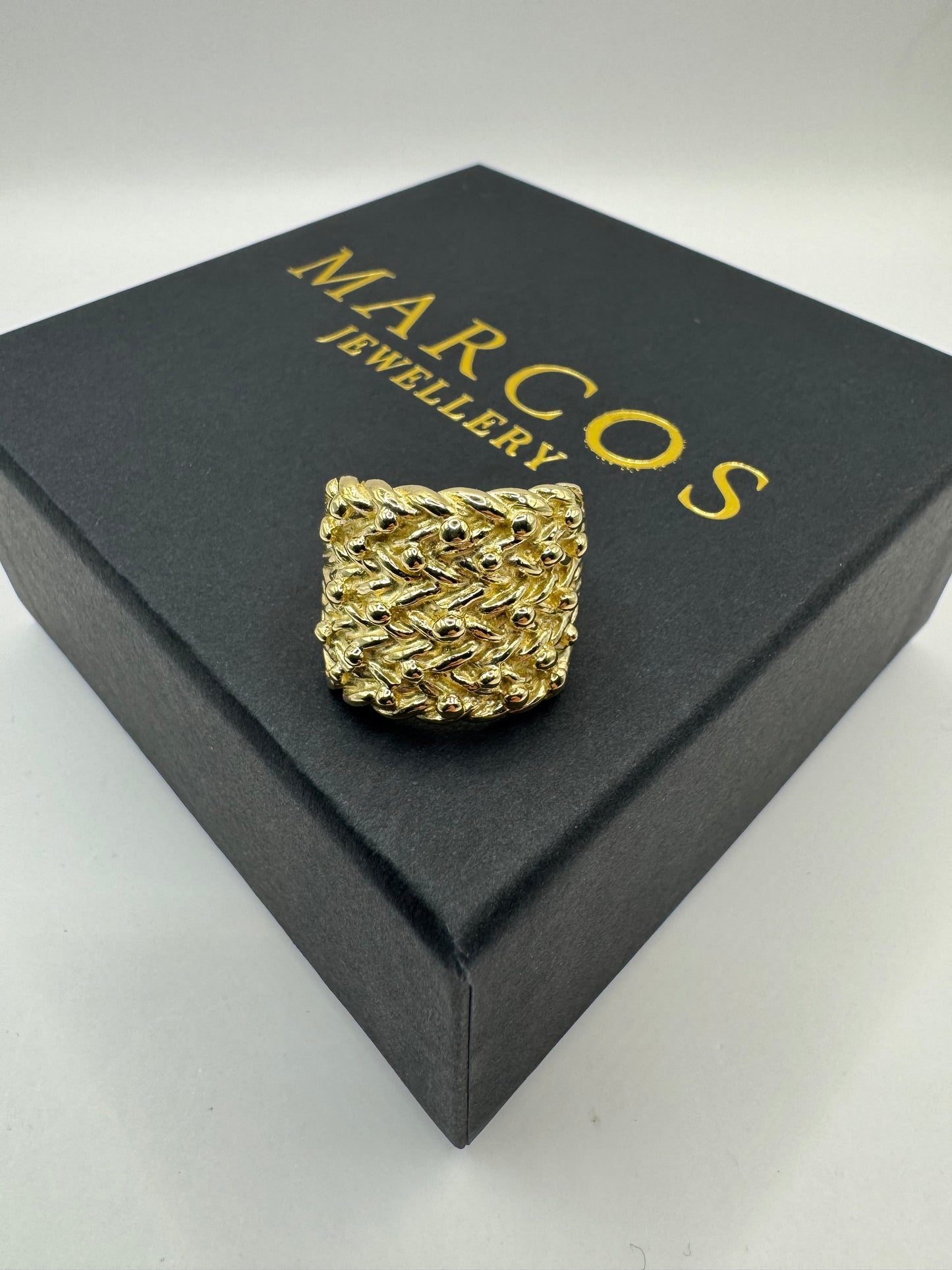 9ct Gold Keeper Ring Size S 11g