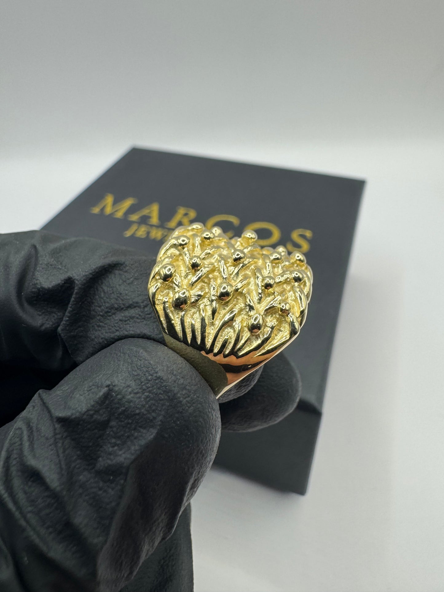 9ct Gold Keeper Ring Size S 11g