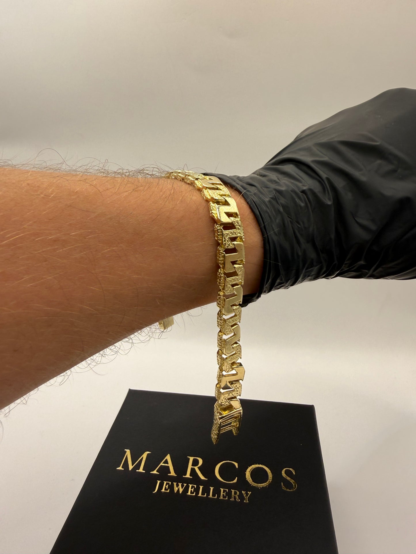 9ct Gold Mariner Link Bracelet 8.5" 10mm 28.61g