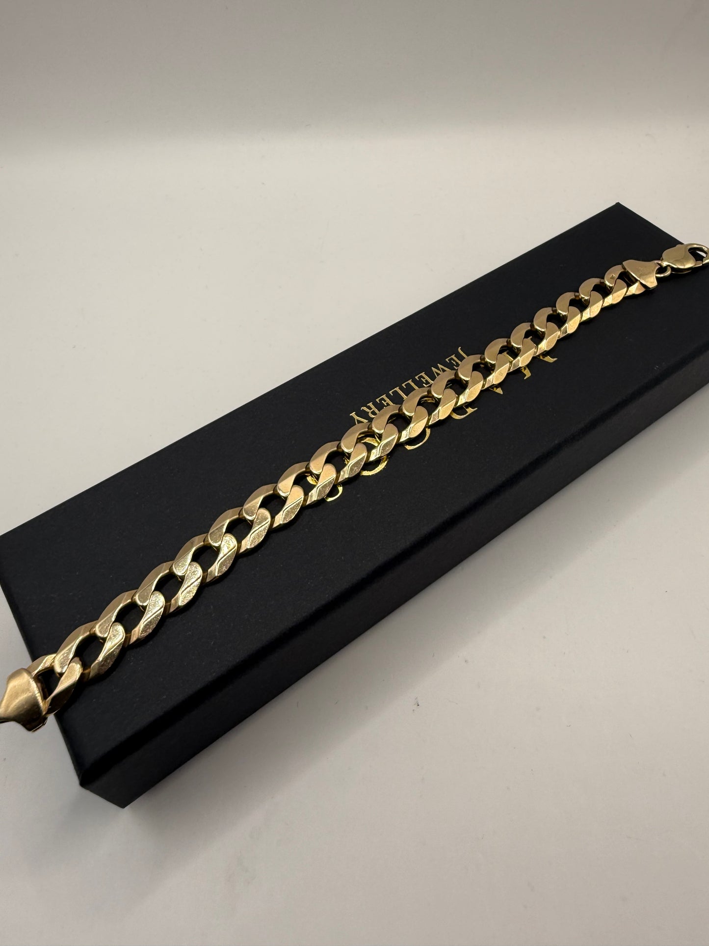 9ct Gold Curb Bracelet 9" 11/12mm 35.48g