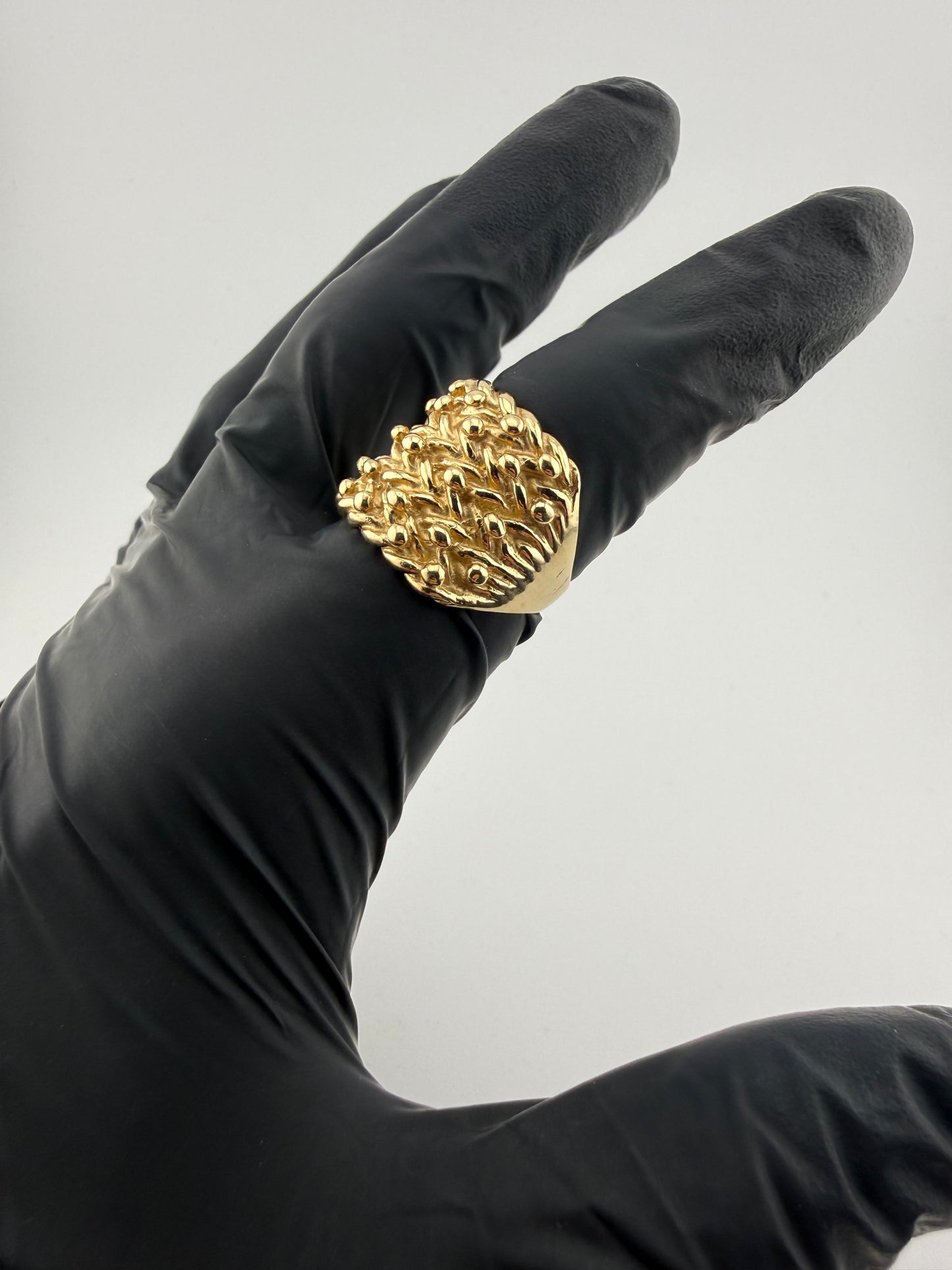 9ct Gold Keeper Ring Size T 11.18g