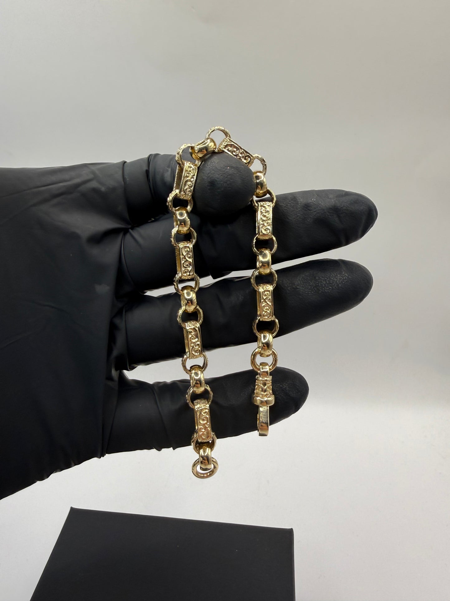 9ct Gold Gypsy Bracelet 7.25" 8mm 19.39g