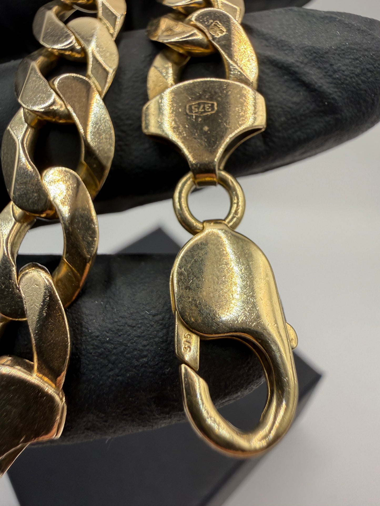 9ct Gold Curb Bracelet 9" 11/12mm 35.48g