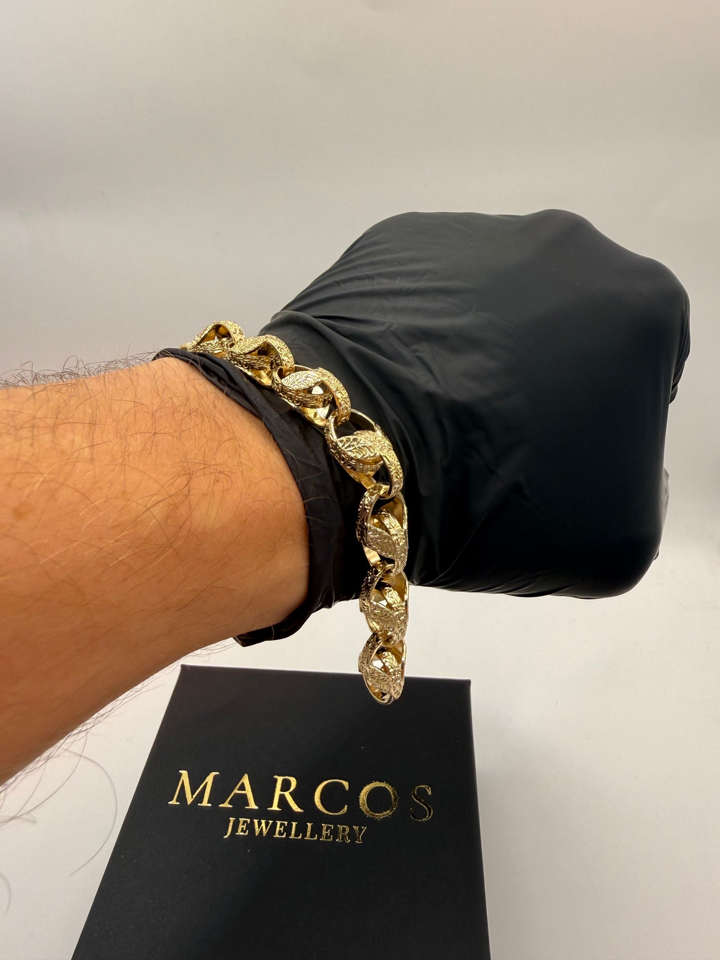 9ct Gold Tulip Bracelet 8.7" 11mm 37.9g