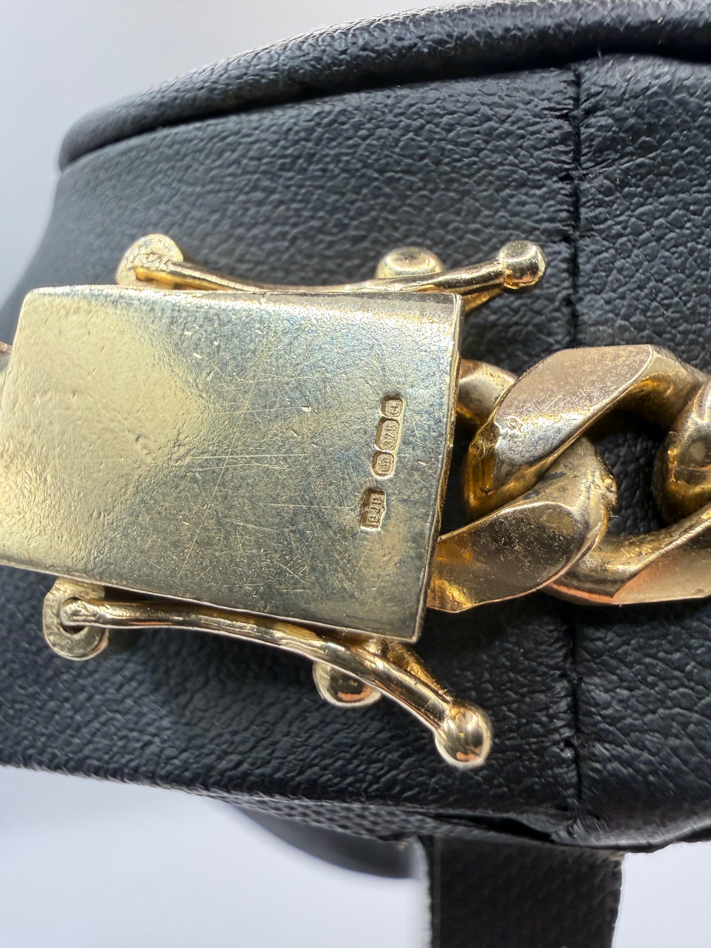 9ct Gold Curb Chain 22" 10mm 124.49g