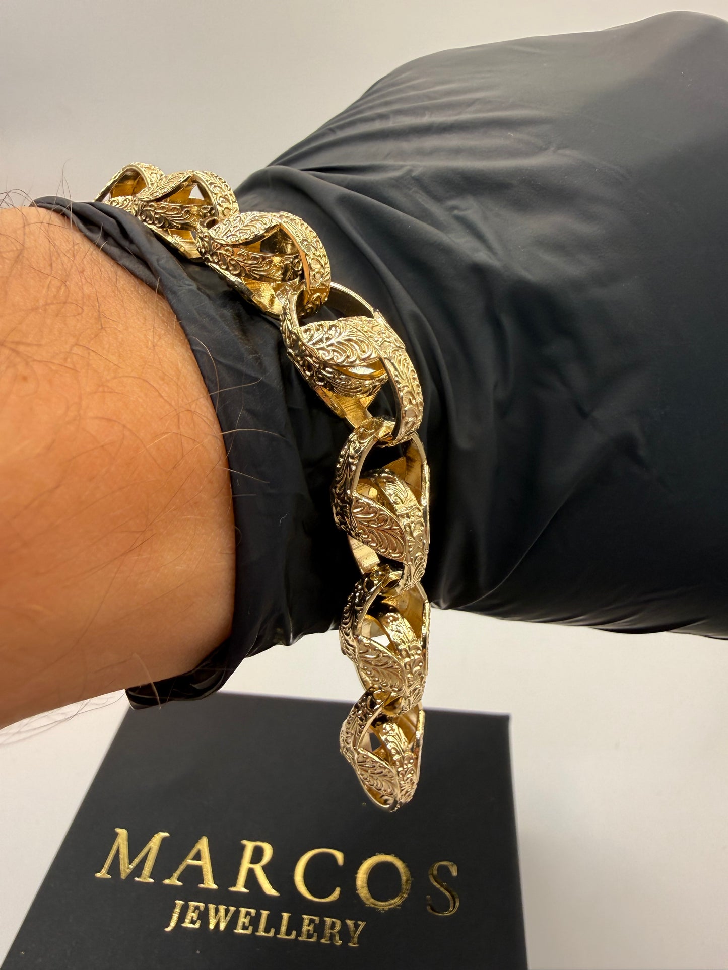 9ct Gold Tulip Bracelet 8.7" 11mm 37.9g