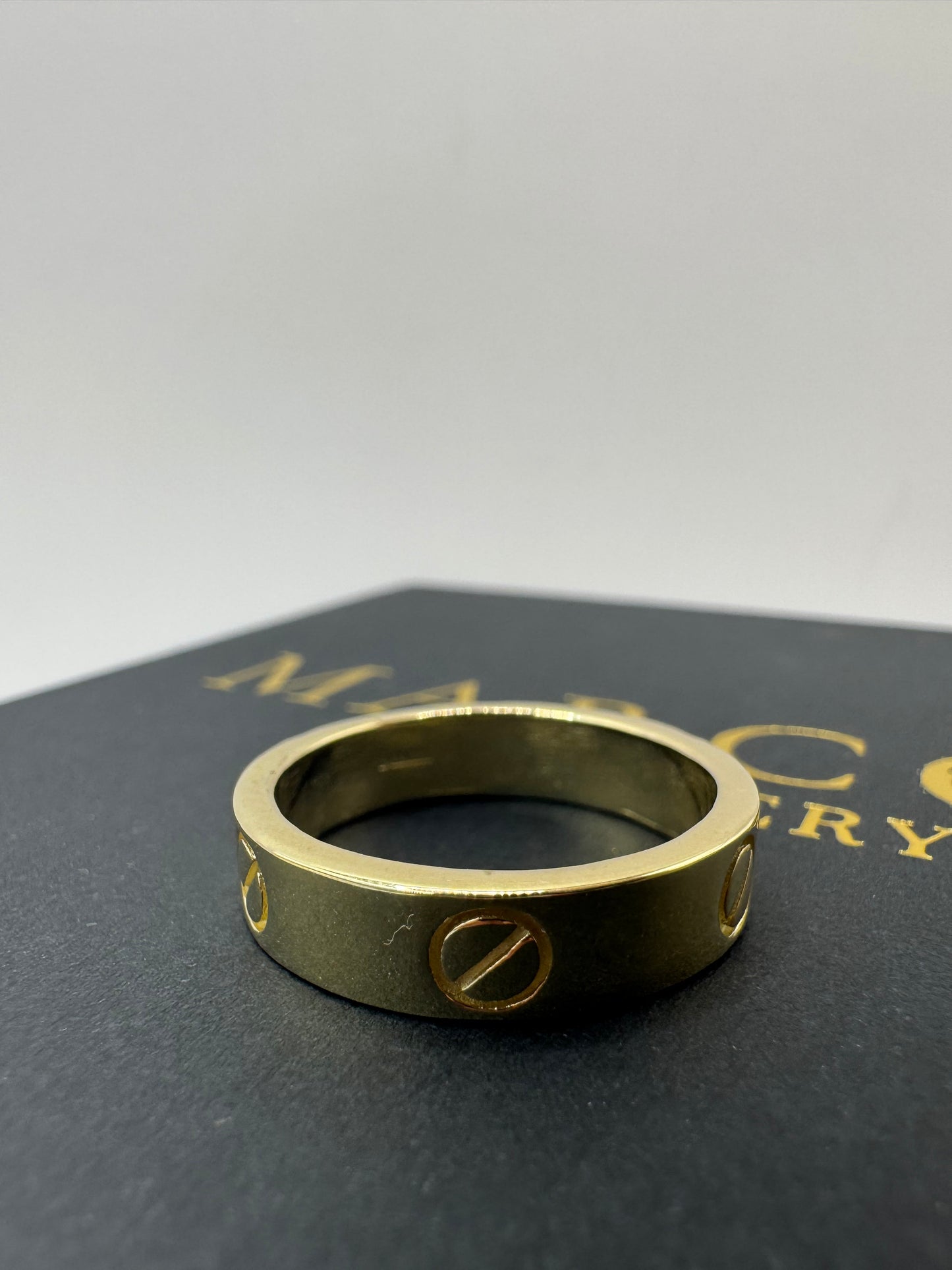 9ct Gold Designer Style Ring Size U 7.1g