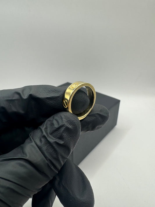 9ct Gold Designer Style Ring Size O 6.29g