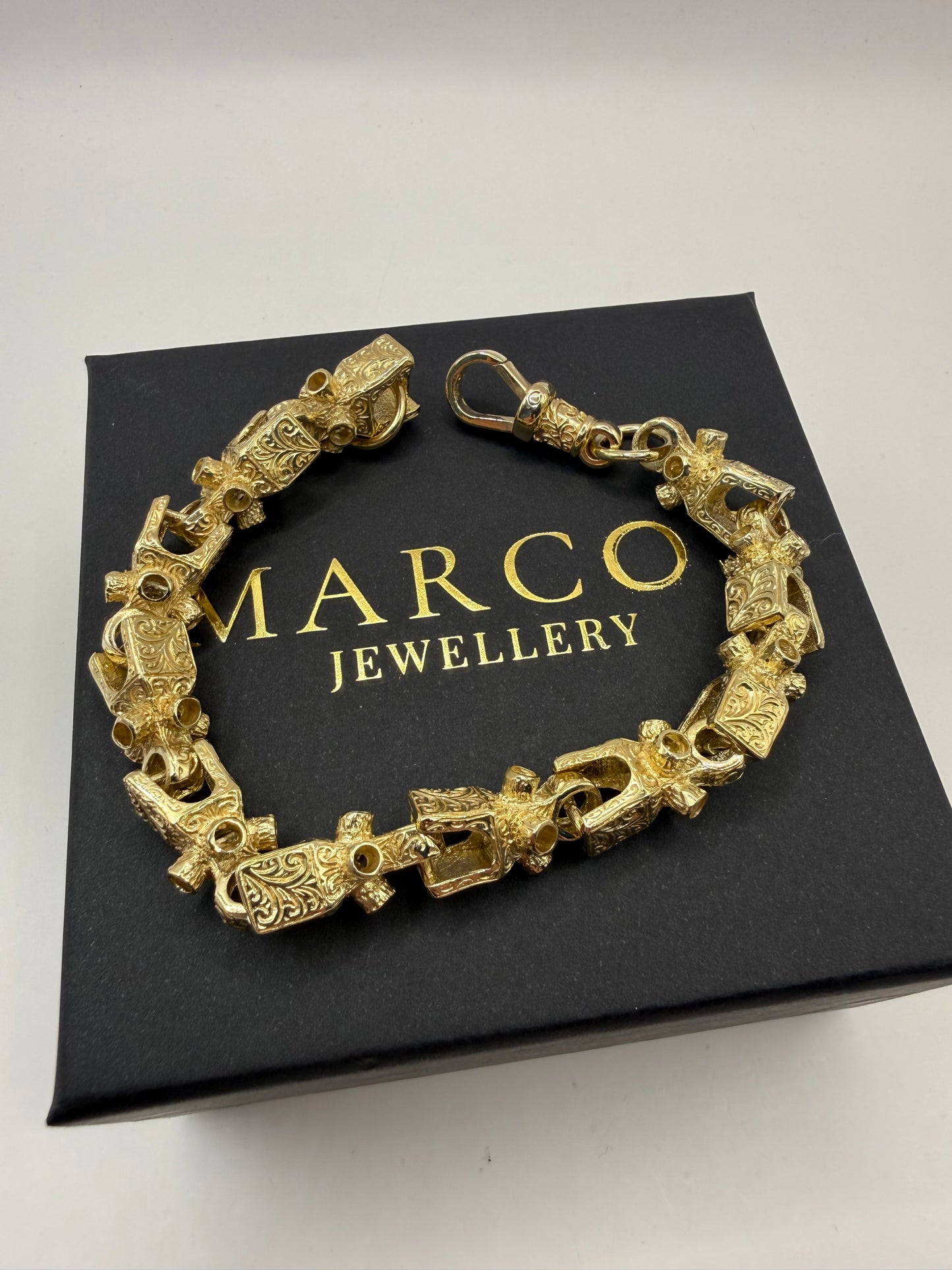 9ct Gold Lego Bracelet 9.5" 11mm 48g