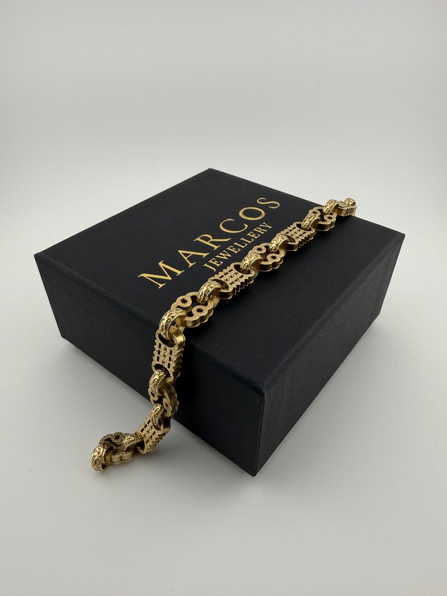 9ct Gold Stars Bars Belcher Bracelet 9.5" 11mm 23.71g