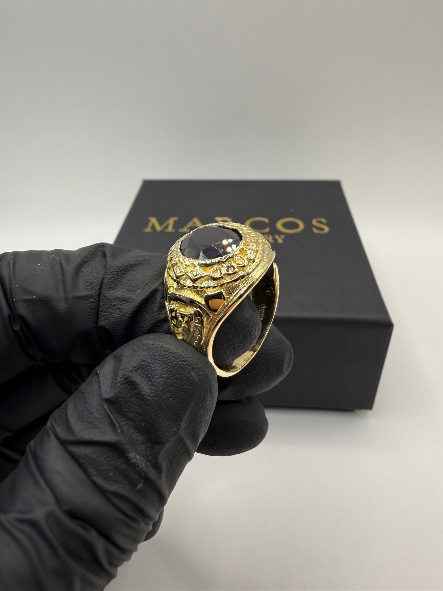 9ct Gold Red College Ring Size X 12.6g