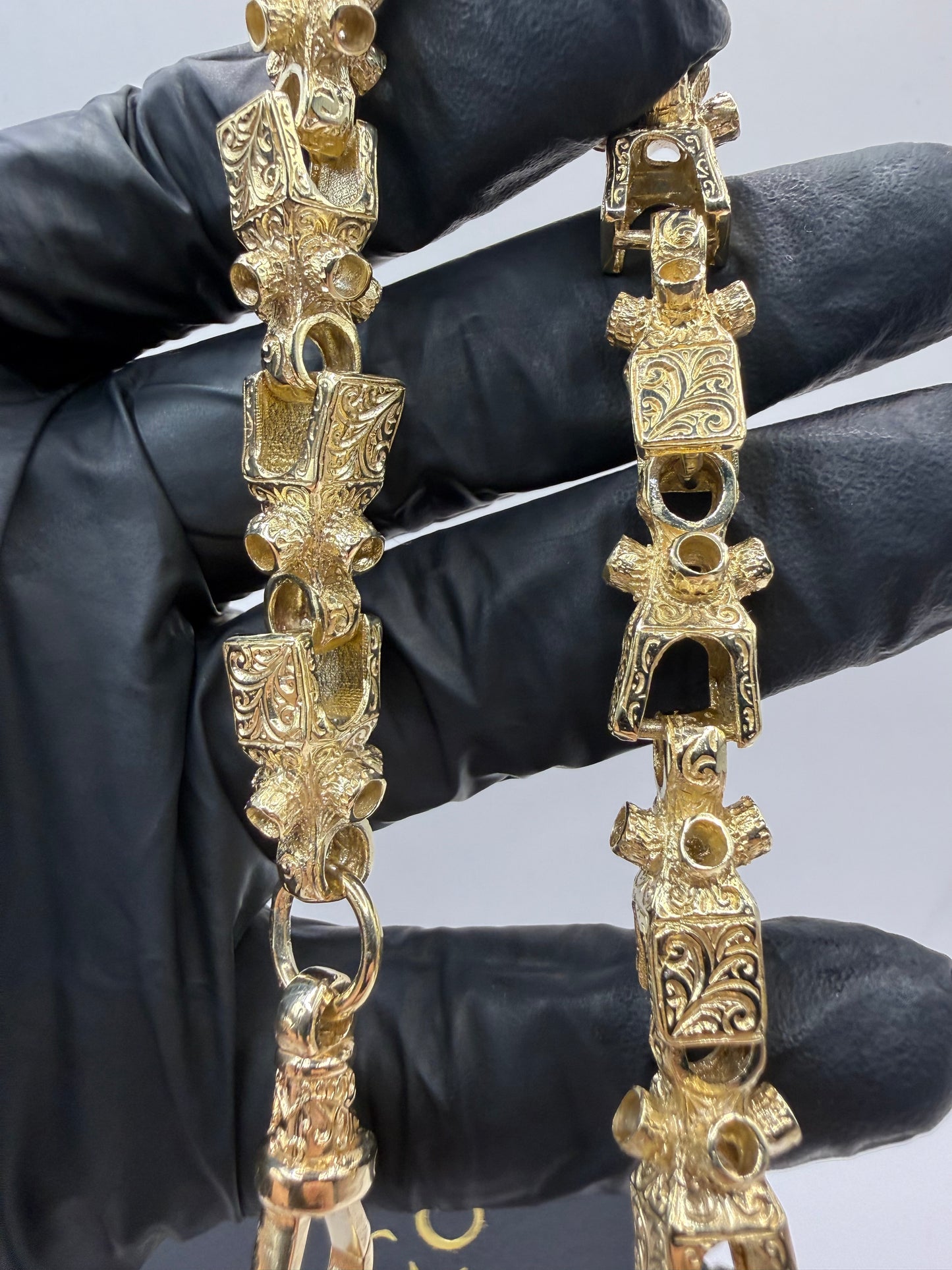 9ct Gold Lego Bracelet 9.5" 11mm 48g