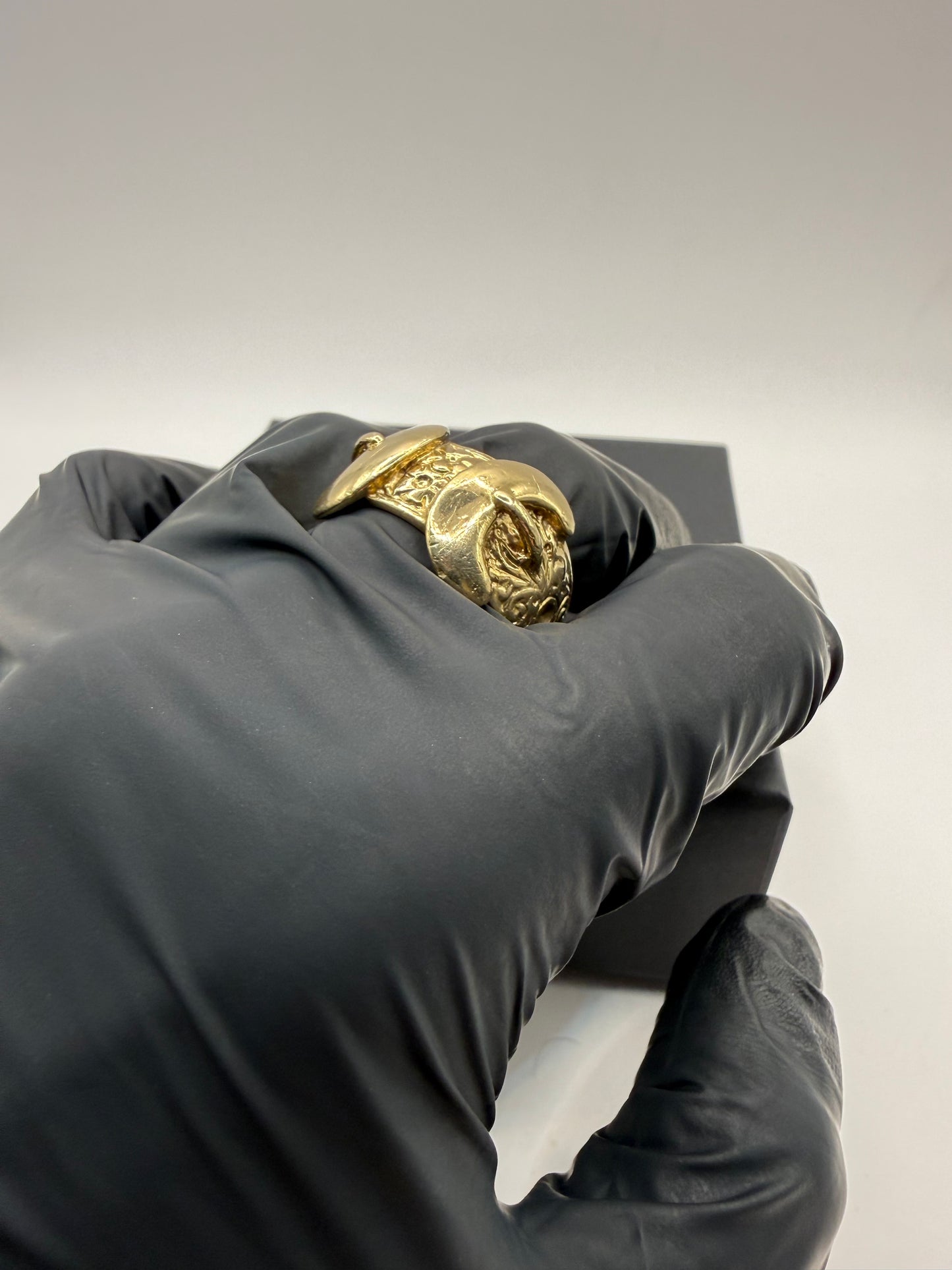9ct Gold Buckle Ring Size Y 22.56g
