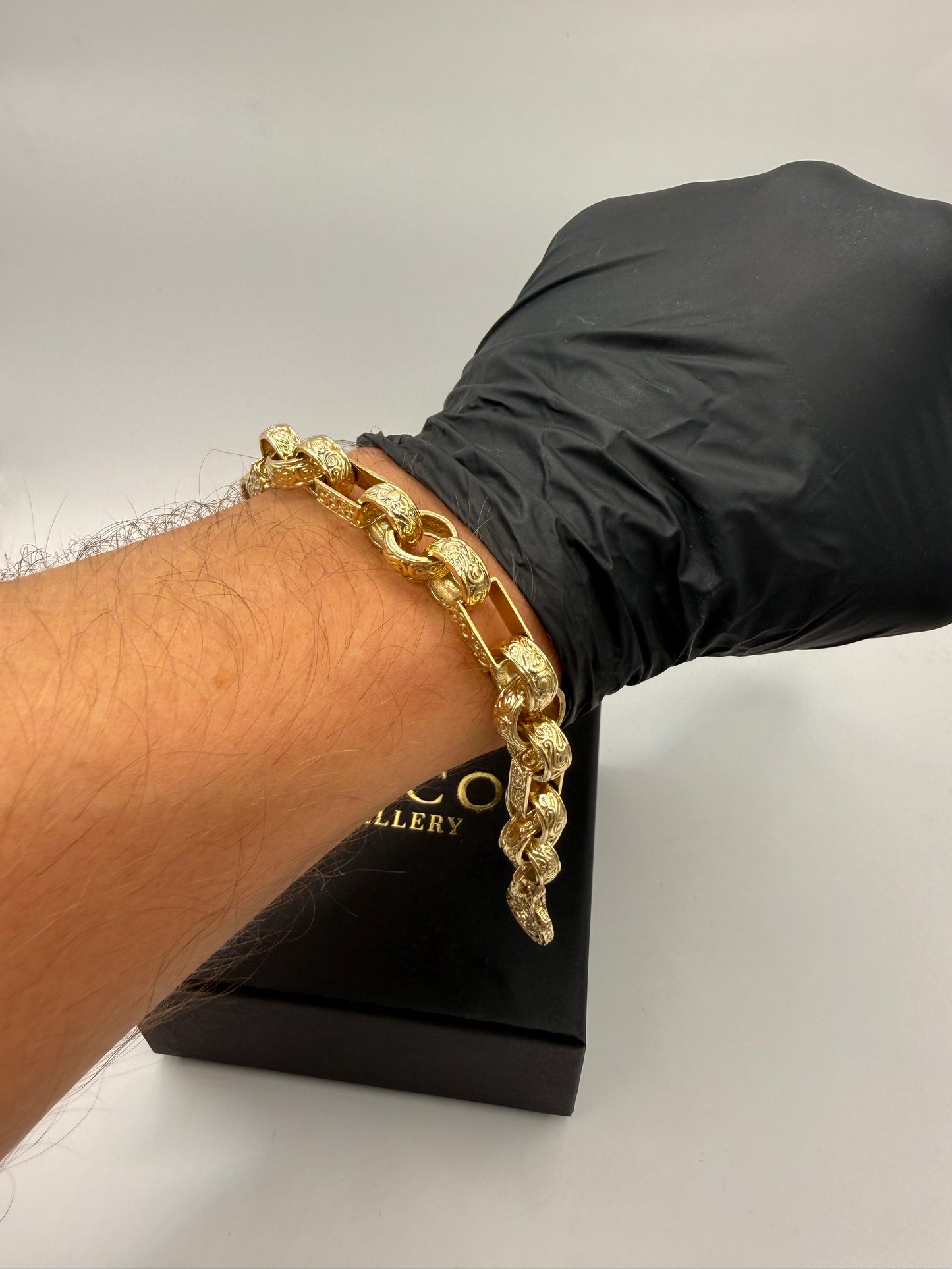 9ct Gold Gypsy Link Bracelet 8" 11mm 29.67g