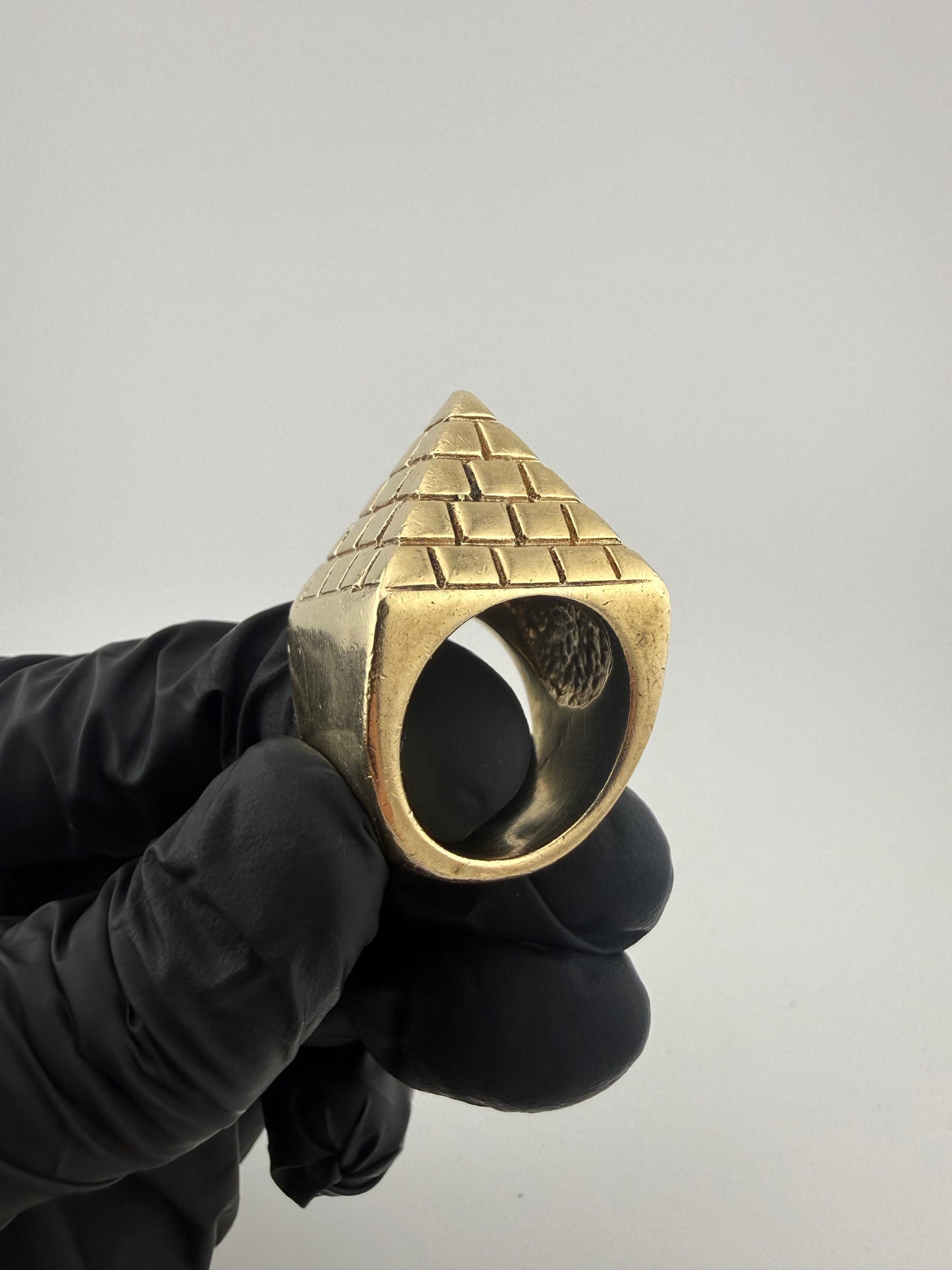 9ct Gold Pyramid Ring Size U 56.4g