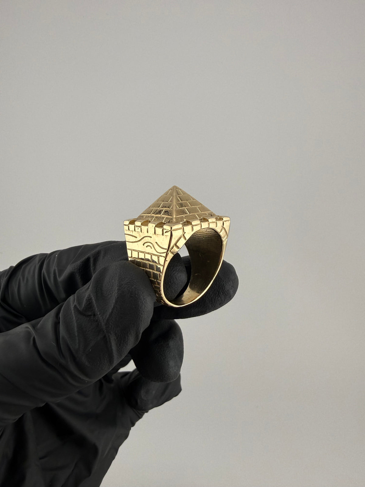 9ct Gold Castle Pyramid Ring Size T-U 16.7g
