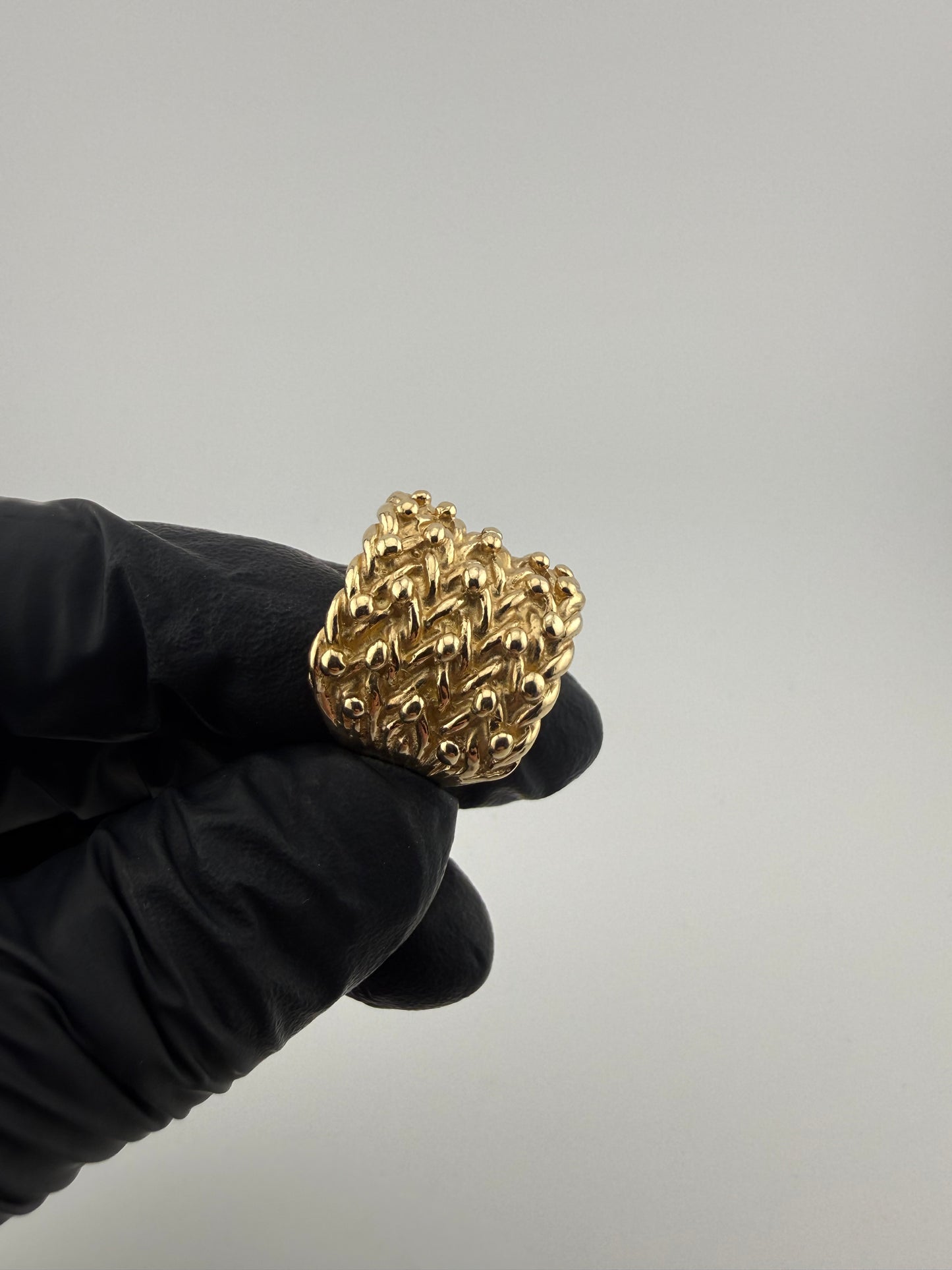 9ct Gold Keeper Ring Size T 11.18g