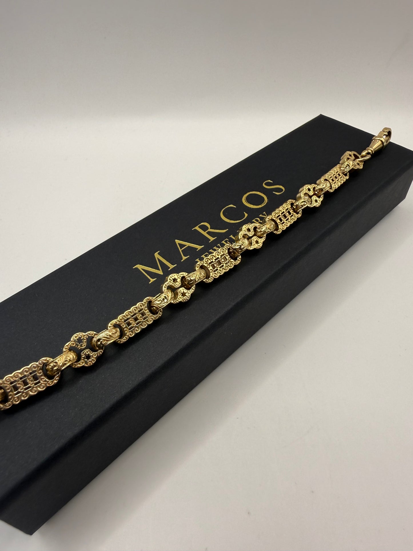 9ct Gold Stars & Bars Bracelet 8.75" 10mm 28.54g