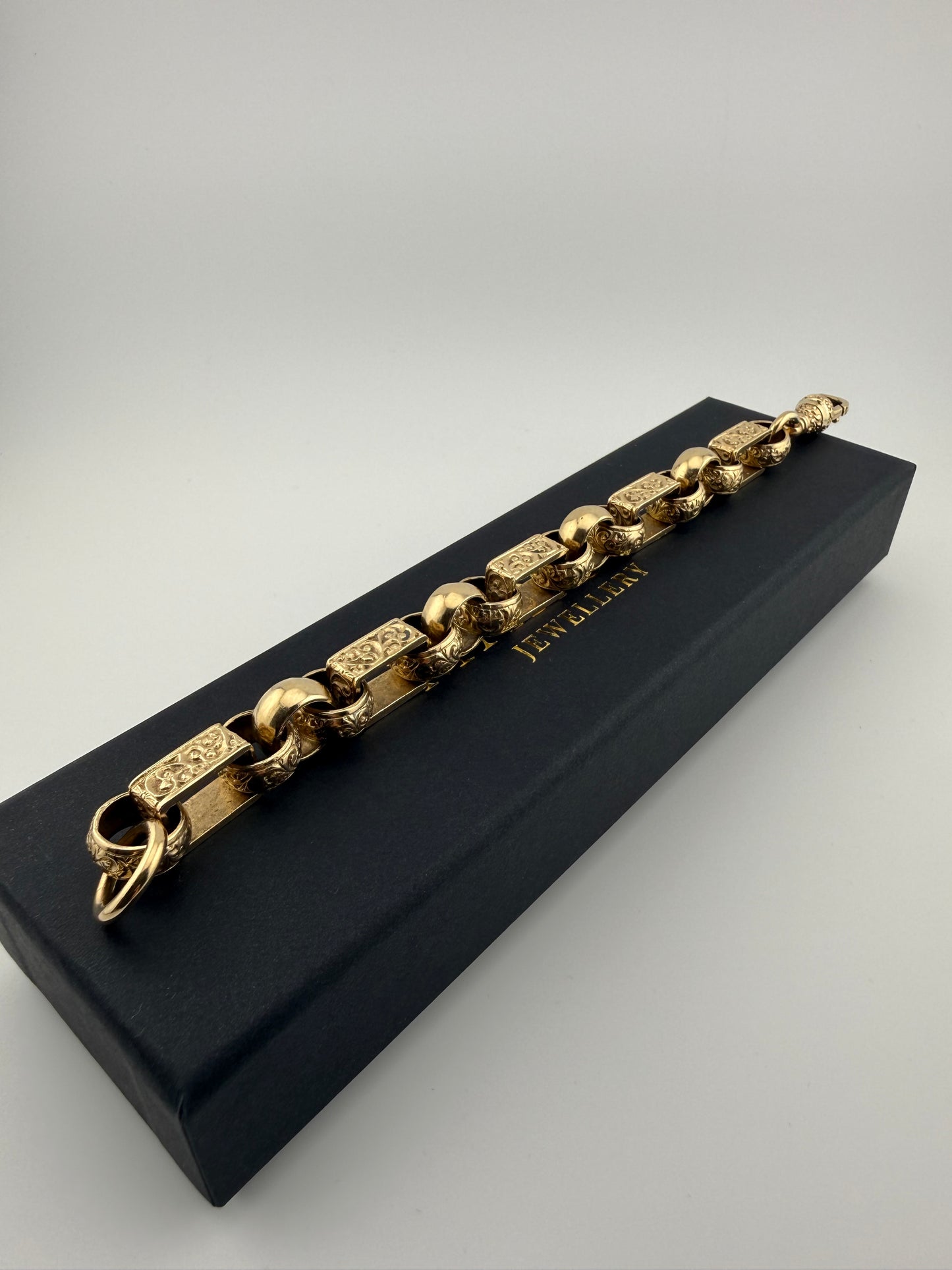 9ct Gold Gypsy Bracelet 8.75" 10/11mm 58.63g