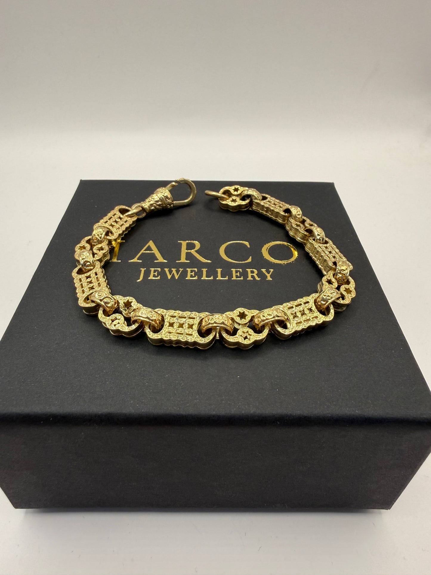 9ct Gold Stars & Bars Bracelet 9.25" 9mm 28.23g