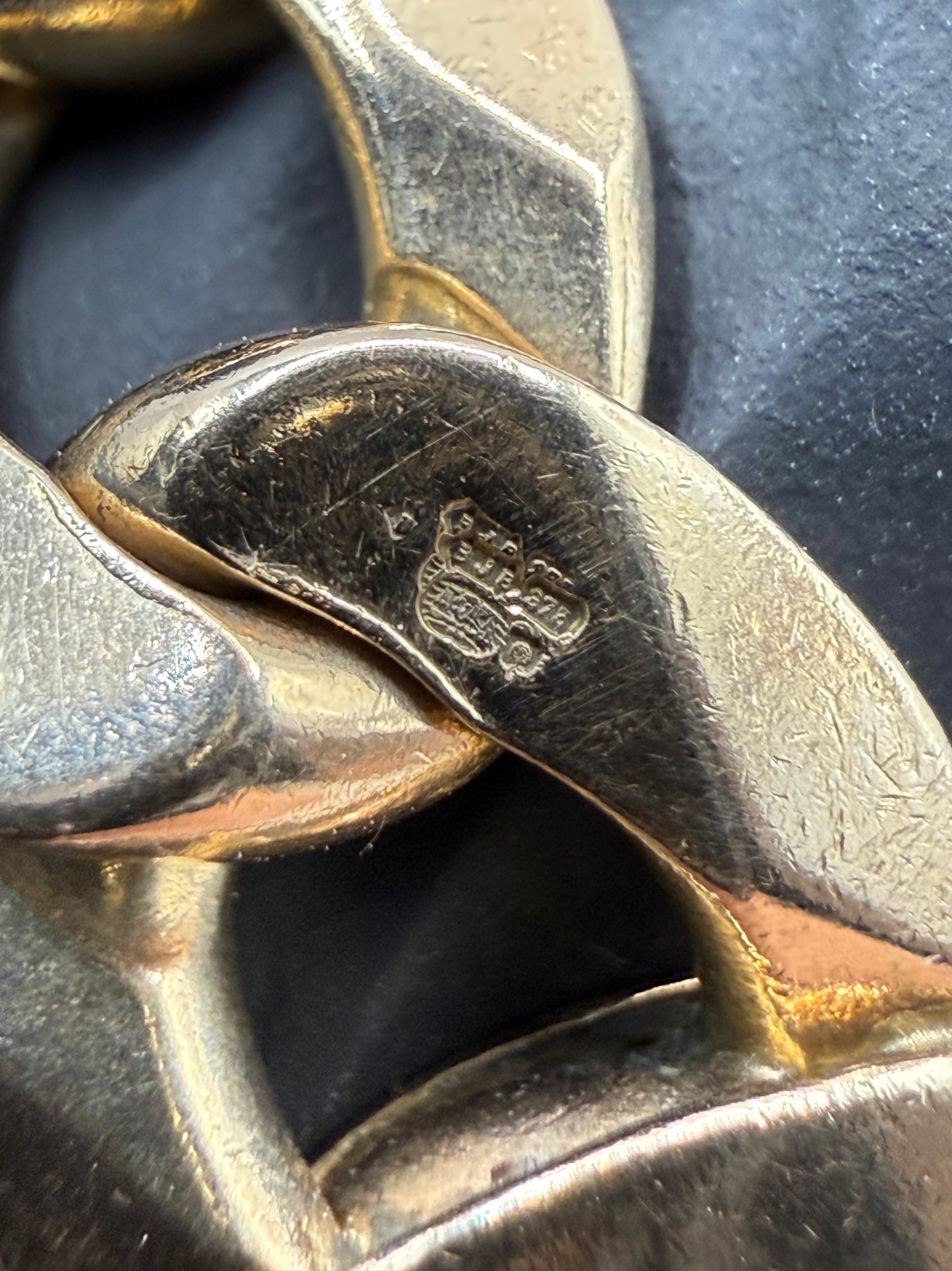 9ct Gold Curb Bracelet 9" 11/12mm 35.48g