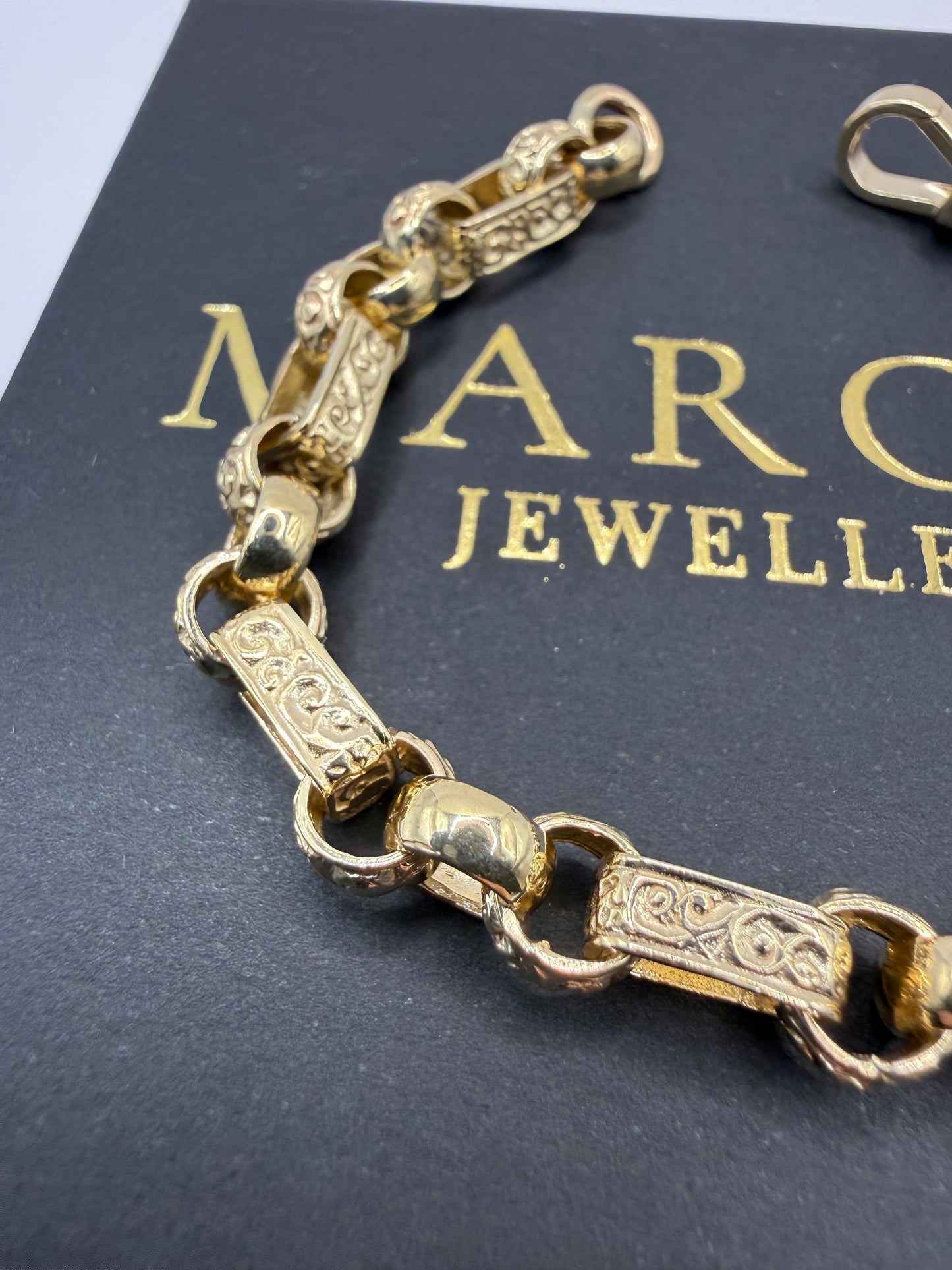 9ct Gold Gypsy Bracelet 7.25" 8mm 19.39g