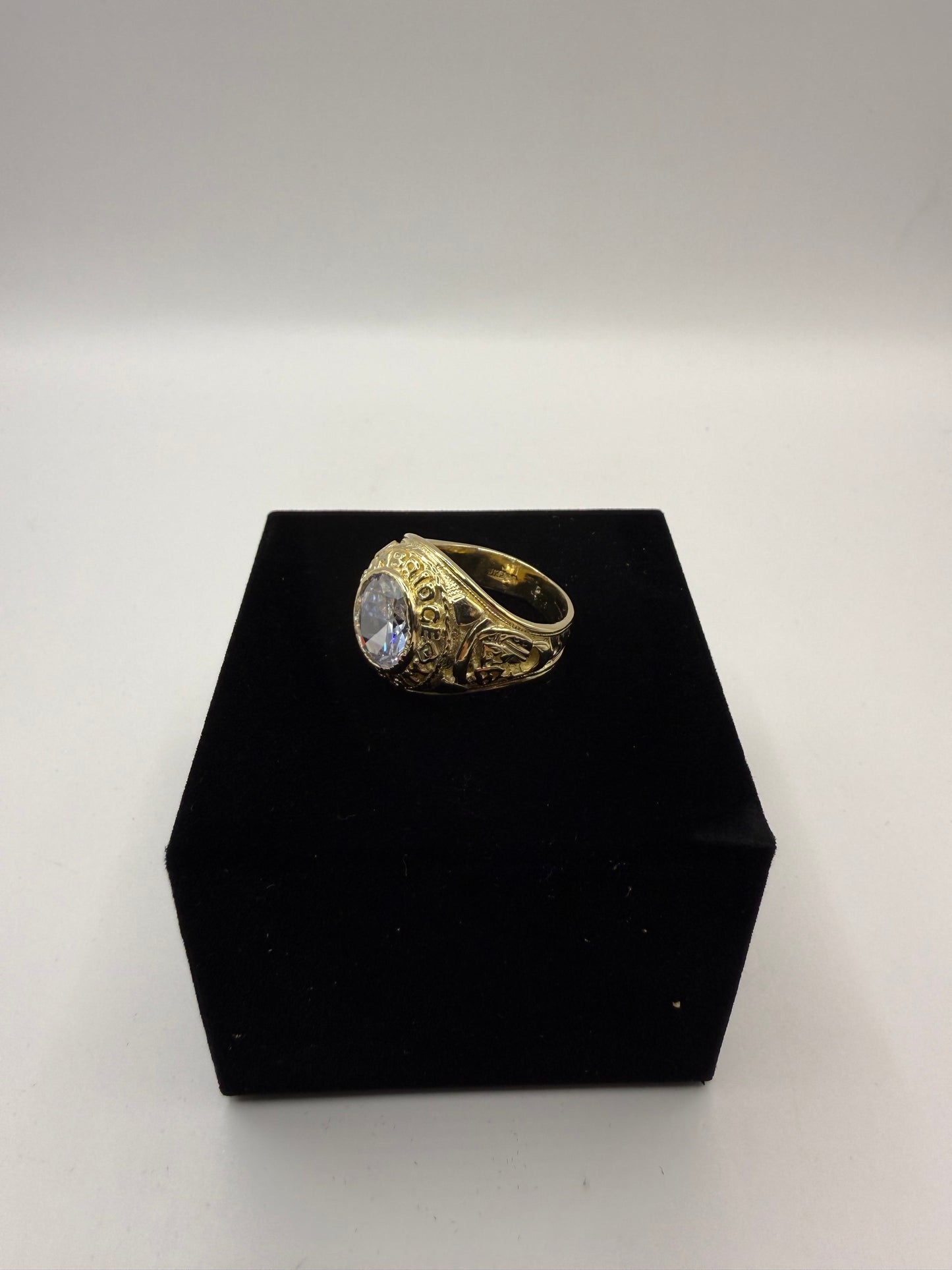 9ct Gold College Ring Size V-W 12.48g