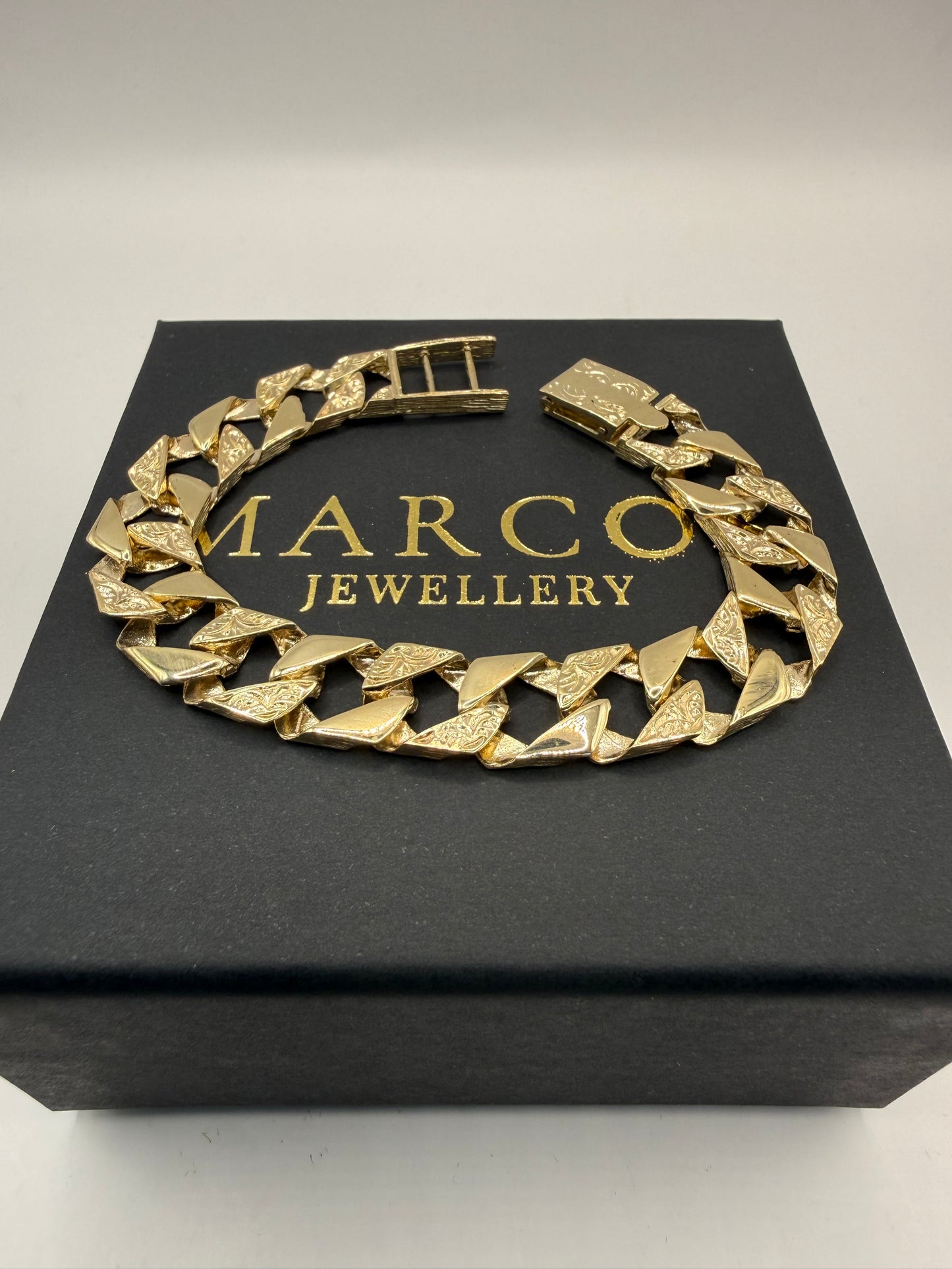 9ct Gold Chaps Bracelet 8" 12.5mm 27.36g