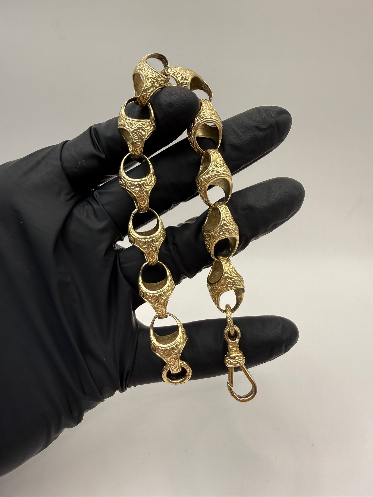 9ct Gold Acorn Bracelet 9.25" 12.5mm 33.67g