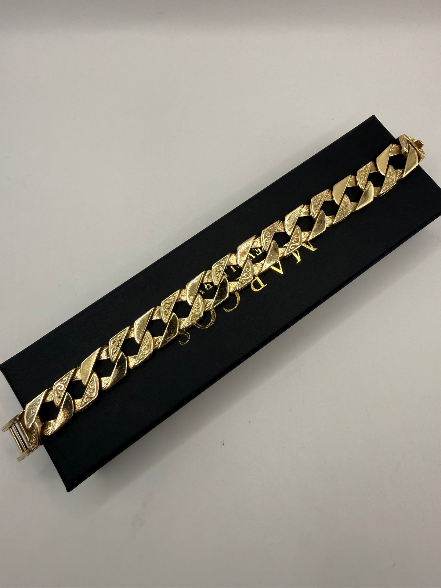 9ct gold chaps bracelet 9" 12mm 57.9g