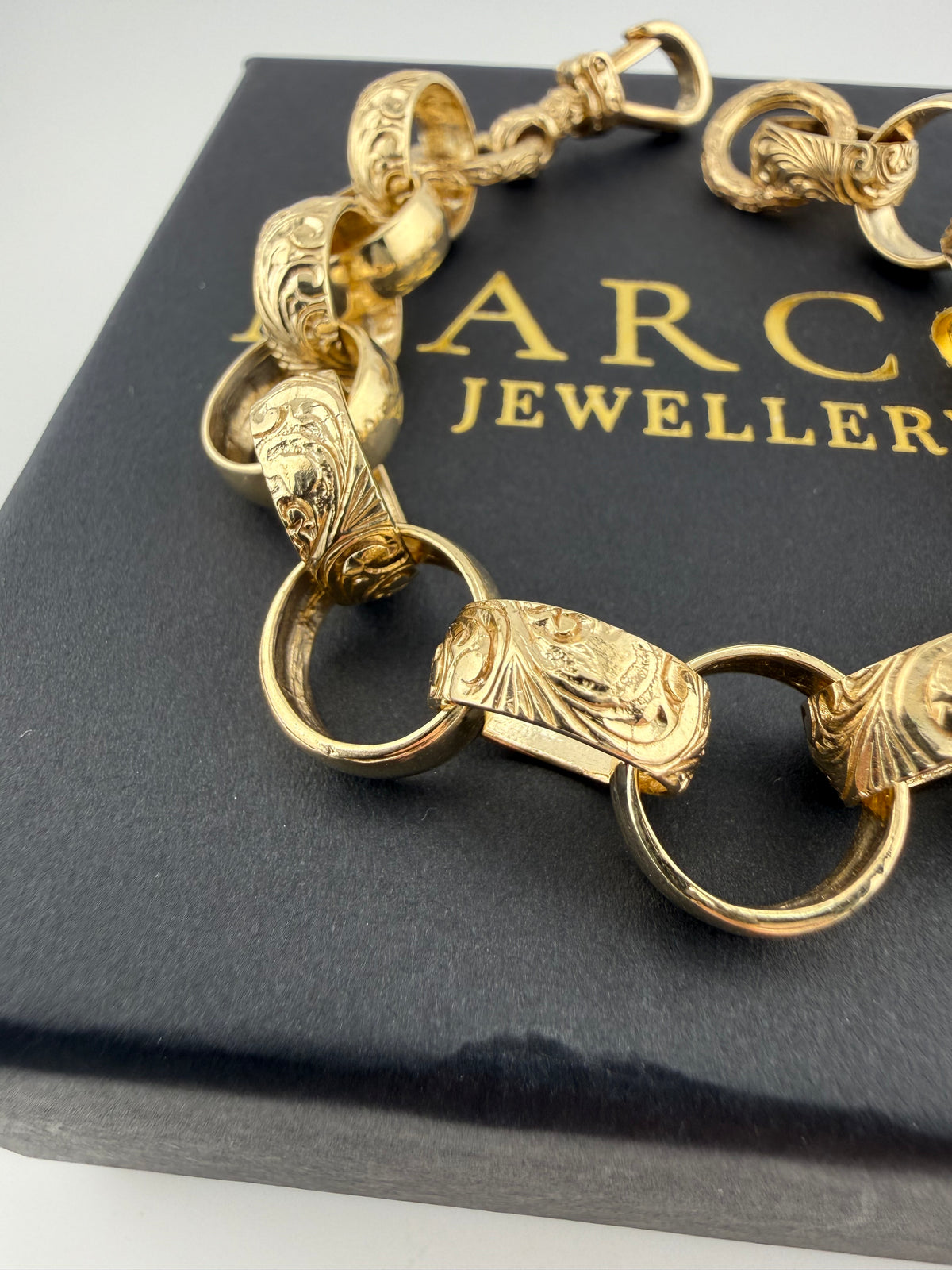9ct Gold Belcher Bracelet 8.5" 13.5mm 32.9g