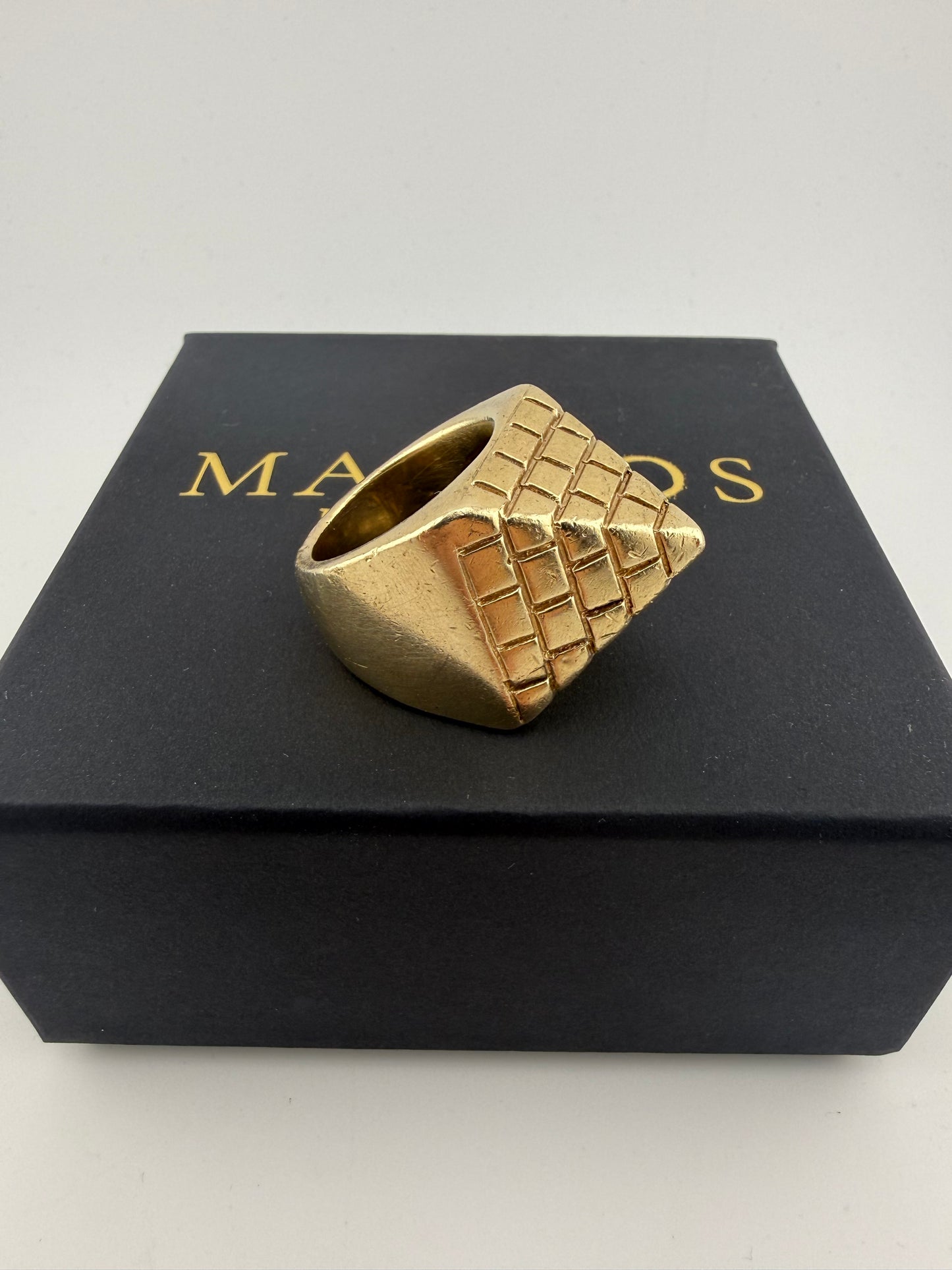 9ct Gold Pyramid Ring Size U 56.4g