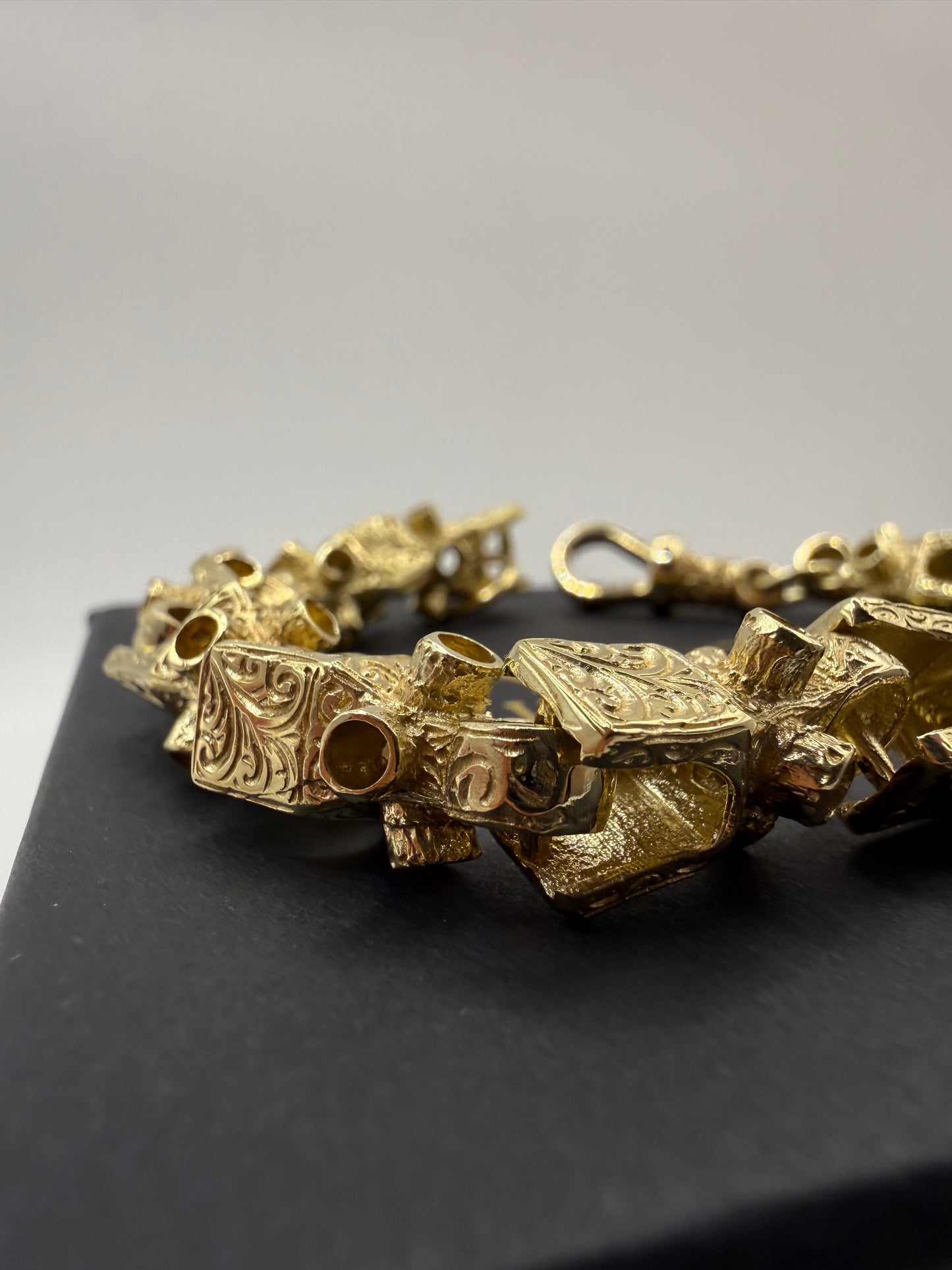 9ct Gold Lego Bracelet 9.5" 11mm 48g