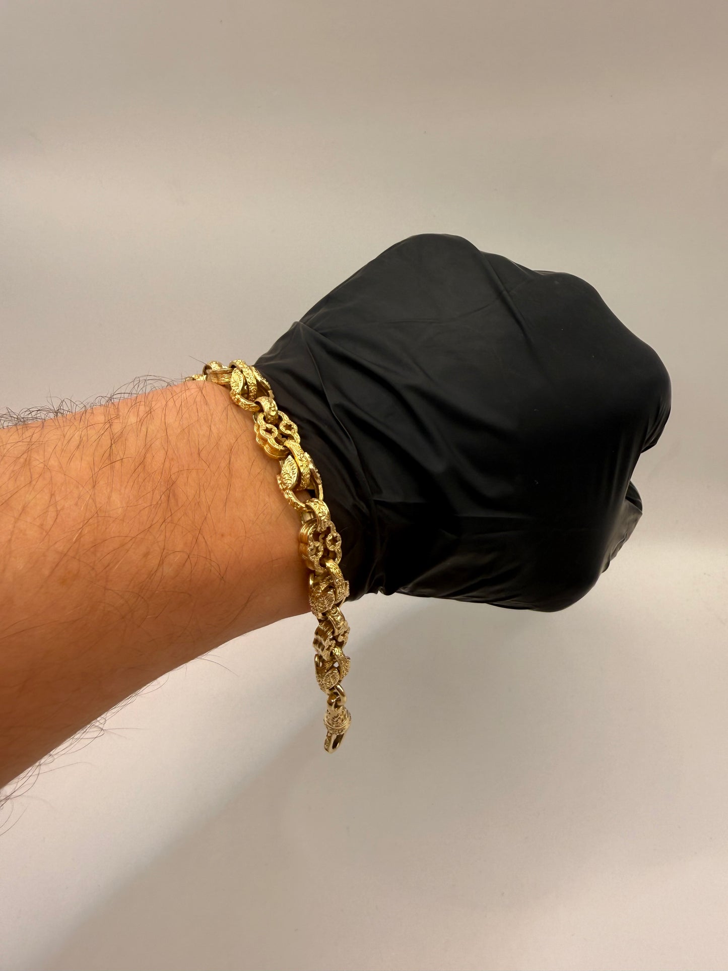 9ct Gold Curb Stars & Tulip Bracelet 8" 9mm 27.5g