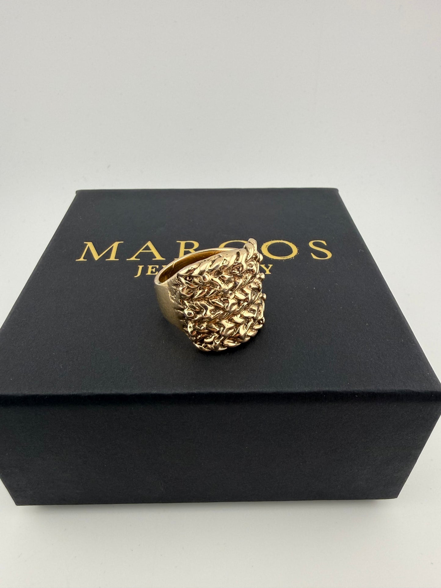 9ct Gold Keeper Ring Size V 23.9g