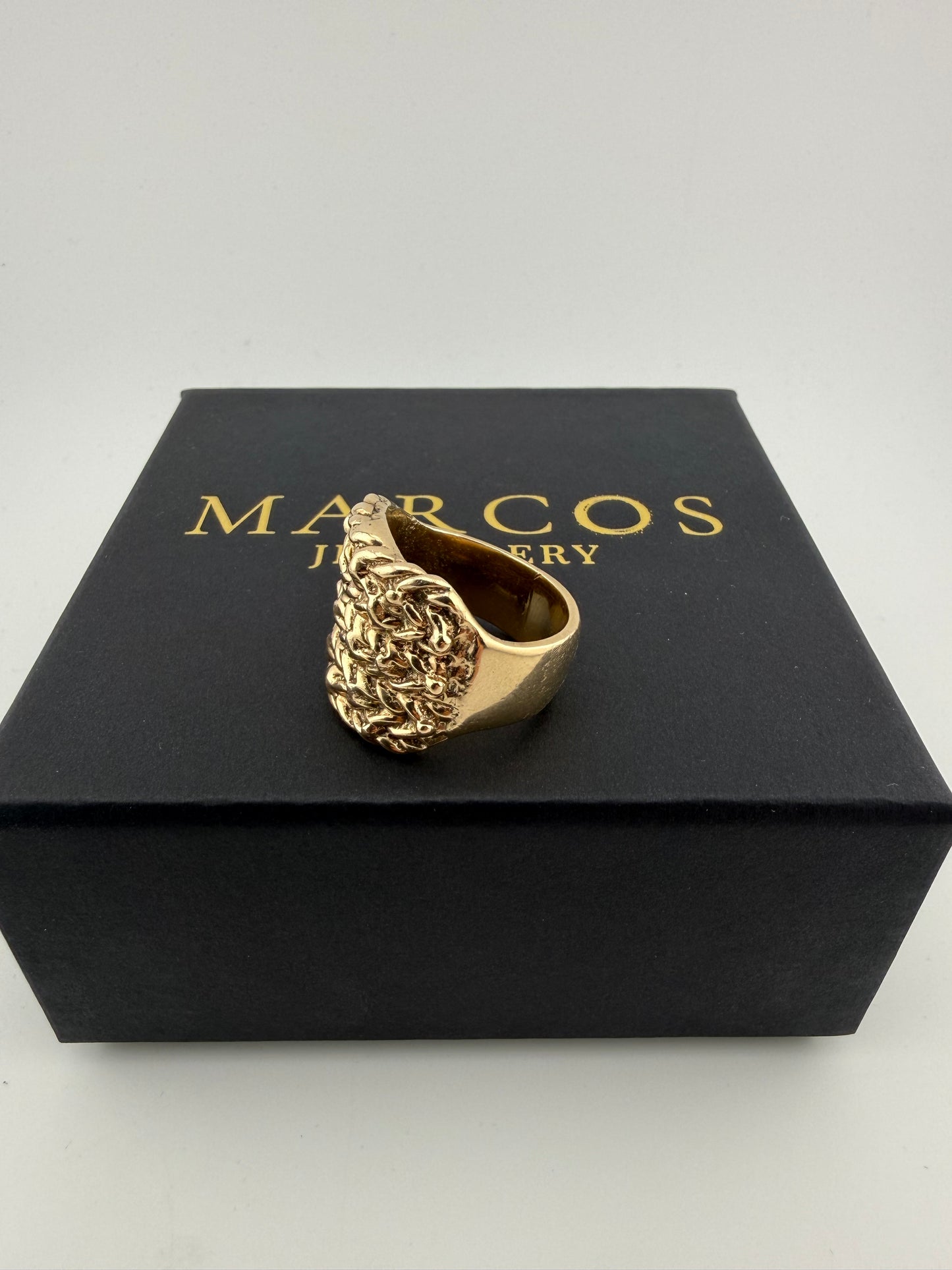 9ct Gold Keeper Ring Size V 23.9g
