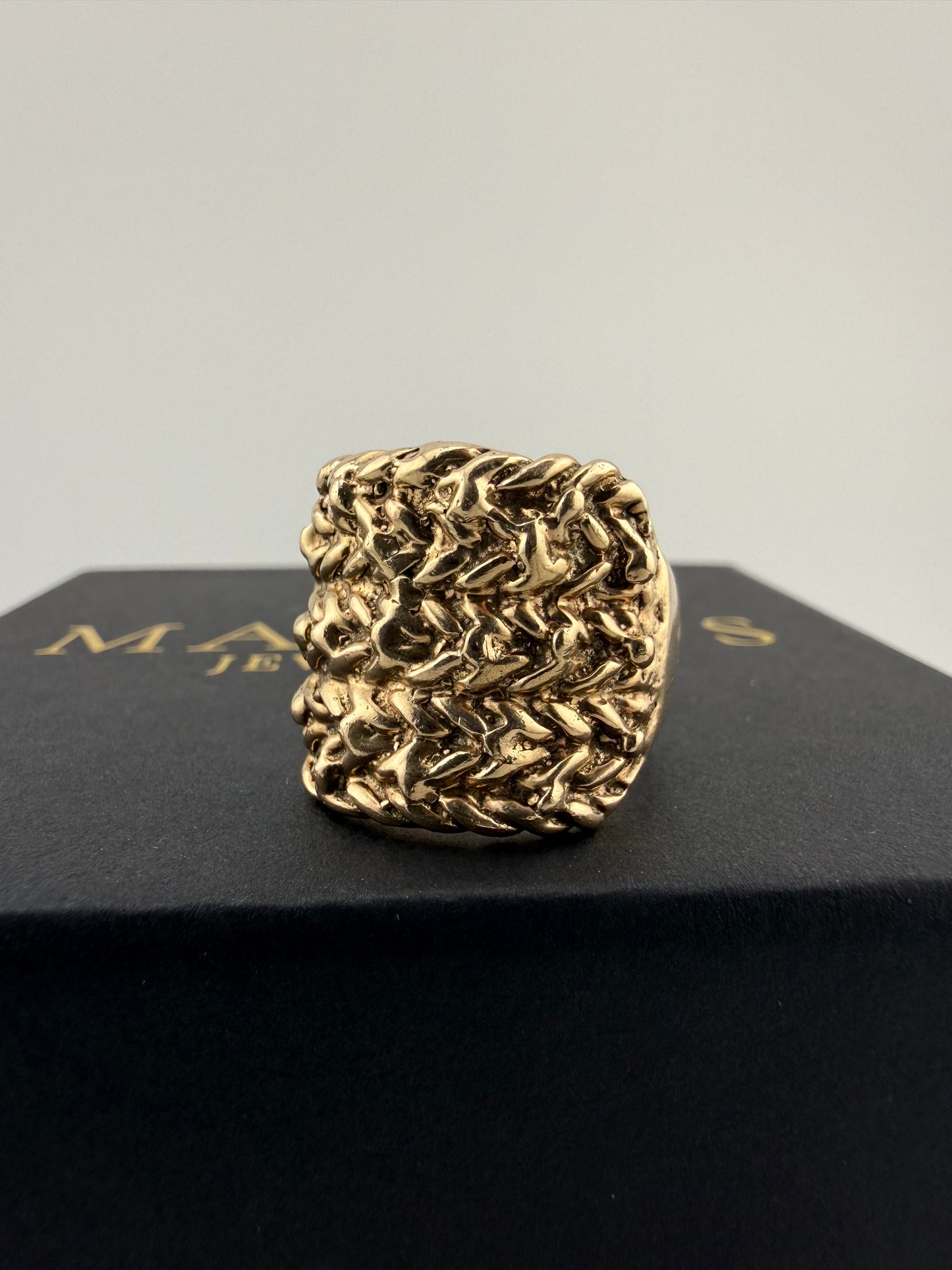 9ct Gold Keeper Ring Size V 23.9g