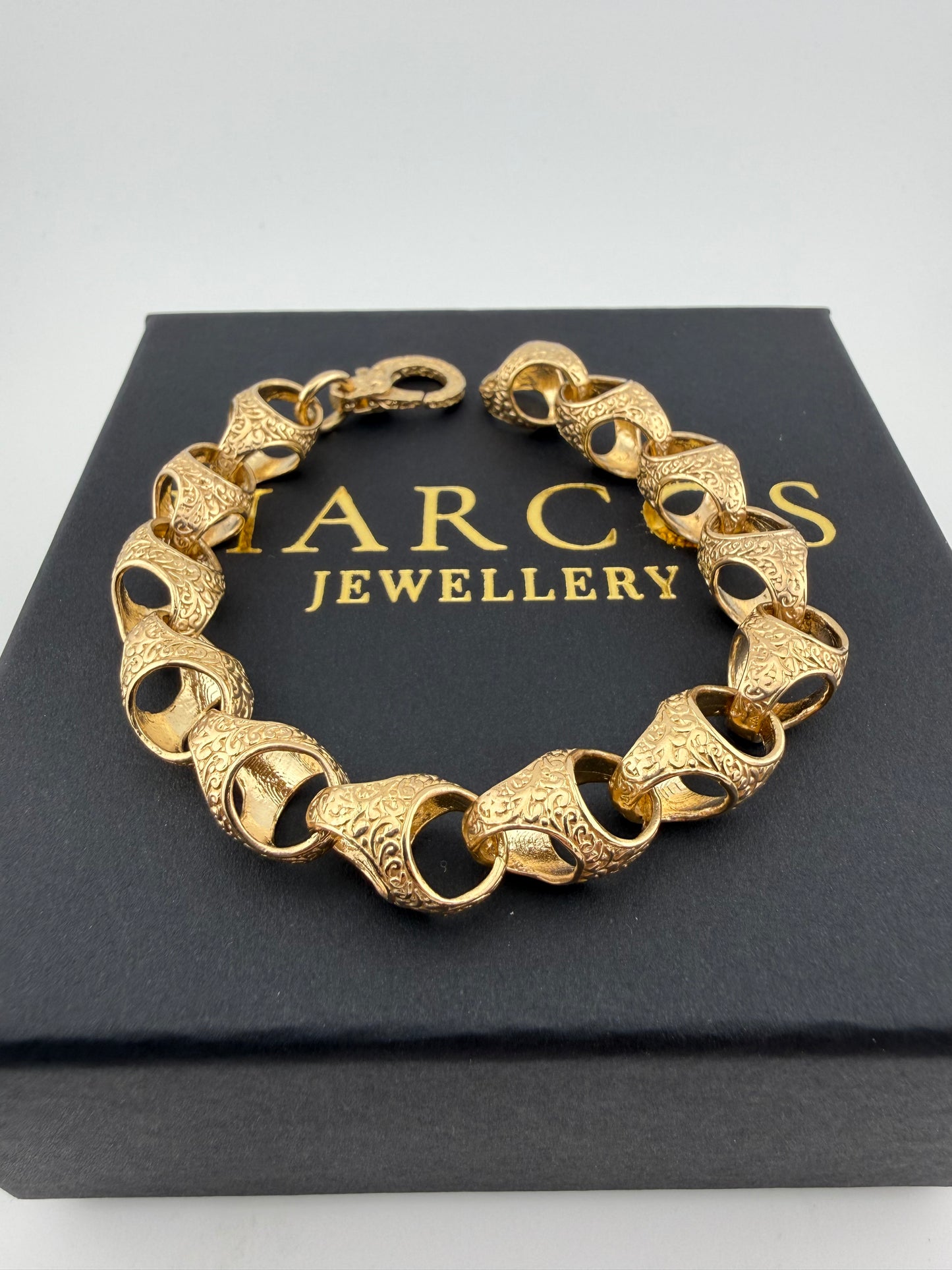 9ct Gold Acorn Bracelet 7.75" 10mm 22.38g